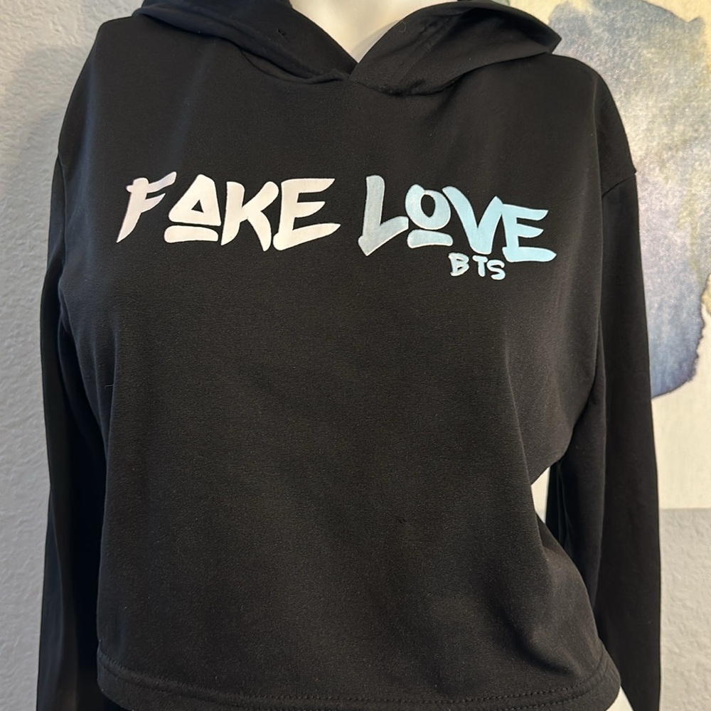 FAKE LOVE CAT EARS HOOD CROP TOP - Picture 3 of 7